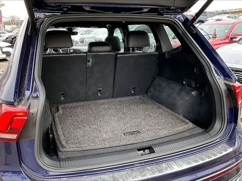 Used 2022 Volkswagen Tiguan SEL R-Line image 4
