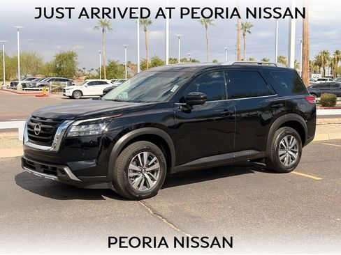 Certified 2025 Nissan Pathfinder SL FWD image 1