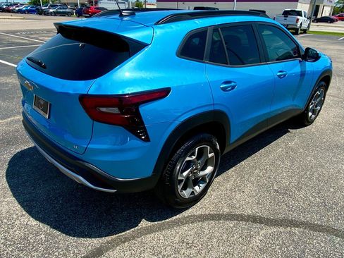 Used 2026 Chevrolet Trax LT w/ LT Convenience Package FWD image 8