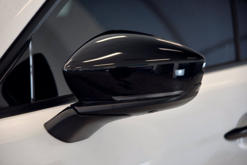 Certified 2025 MAZDA CX-70 Plug-In Hybrid w/ Premium Plus AWD/4WD image 12