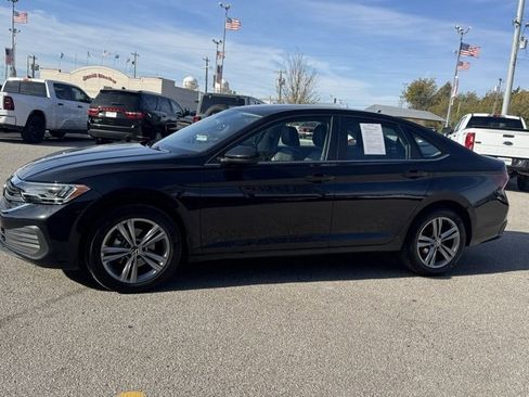 Used 2024 Volkswagen Jetta SE image 3