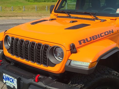 Used 2025 Jeep Wrangler Unlimited Rubicon AWD/4WD image 8