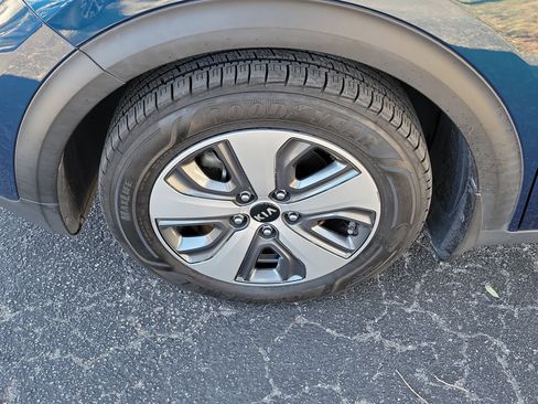 Certified 2021 Kia Niro LX image 34