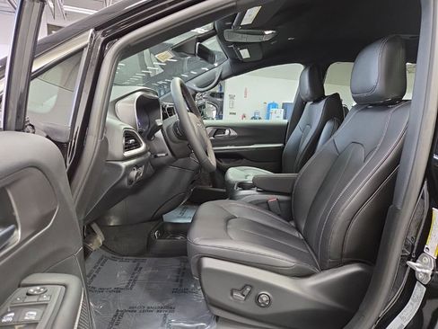 New 2026 Chrysler Voyager LX FWD image 9