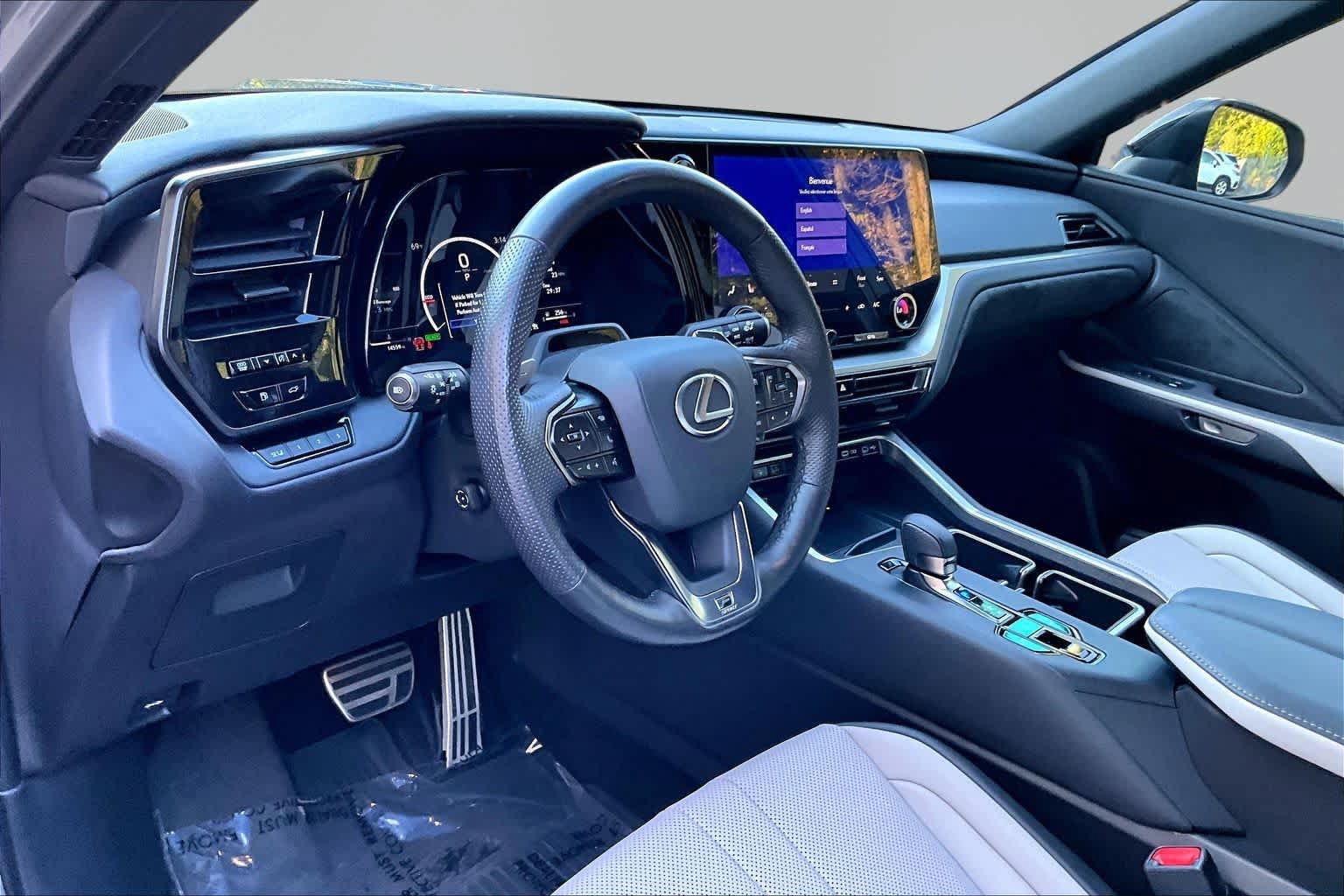 Used 2025 Lexus TX 500h AWD w/ Technology Package image 18