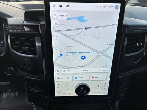 Used 2022 Ford F150 Lightning Platinum image 27