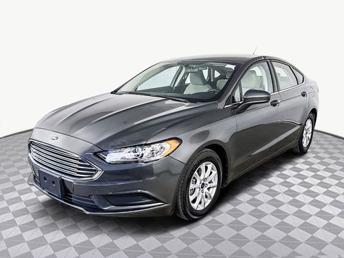 Used 2018 Ford Fusion S image 4