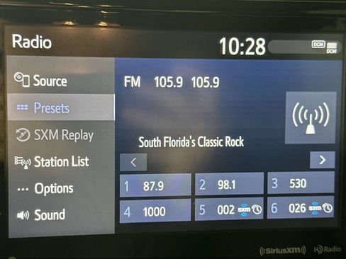 Used 2021 Toyota Highlander XLE FWD image 16