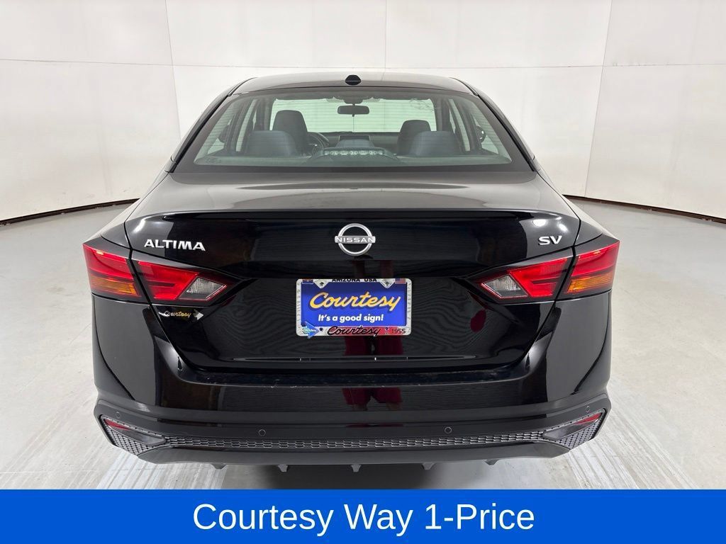 Used 2024 Nissan Altima 2.5 SV FWD image 9