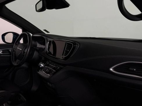 Used 2021 Chrysler Pacifica Touring-L w/ S Appearance Package FWD image 32