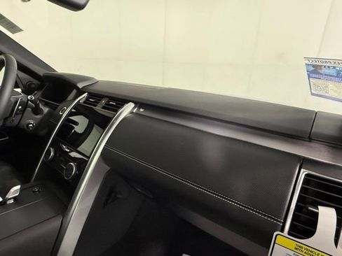 Certified 2025 Land Rover Discovery Dynamic SE AWD/4WD image 13