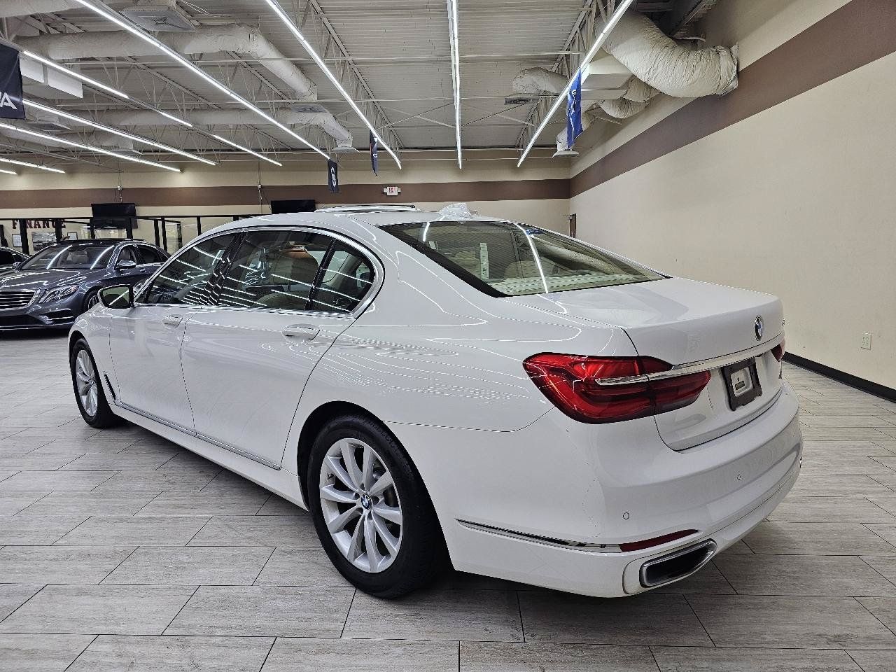 Used 2019 BMW 740i RWD image 8