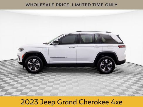 Used 2023 Jeep Grand Cherokee 4WD 4xe image 2