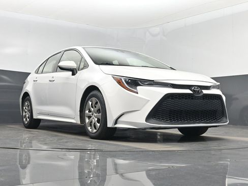 Used 2020 Toyota Corolla LE image 46