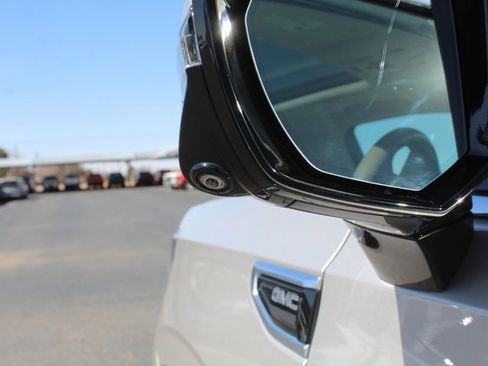 Used 2021 GMC Yukon XL Denali w/ Denali Premium Package image 16