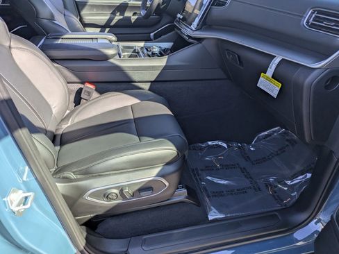 New 2026 Jeep Grand Wagoneer 4WD image 30