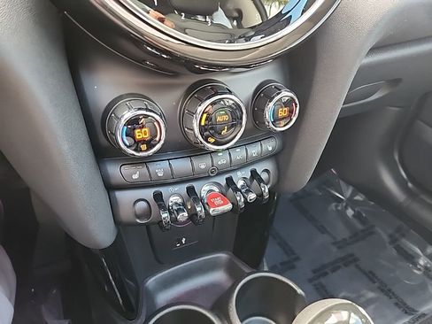 Used 2024 MINI Cooper 2-Door Hardtop image 28