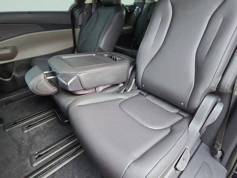 New 2026 Kia Carnival EX image 31