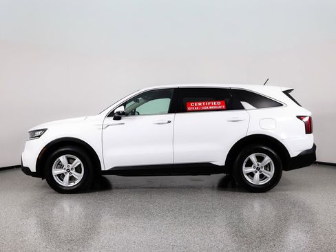 Used 2022 Kia Sorento LX image 5