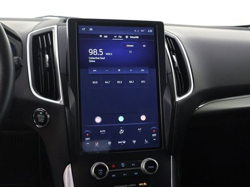 Used 2024 Ford Edge Titanium image 40