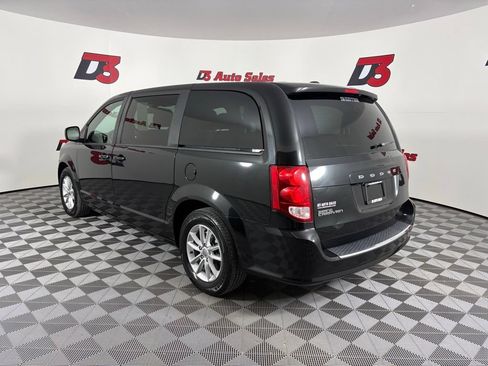 Used 2020 Dodge Grand Caravan SE FWD image 4