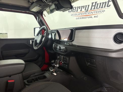 Used 2025 Jeep Wrangler Willys image 28