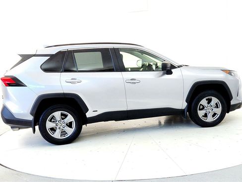Certified 2022 Toyota RAV4 LE image 6