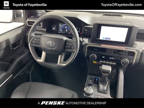 Used 2025 Toyota Tacoma SR5 AWD/4WD image 5