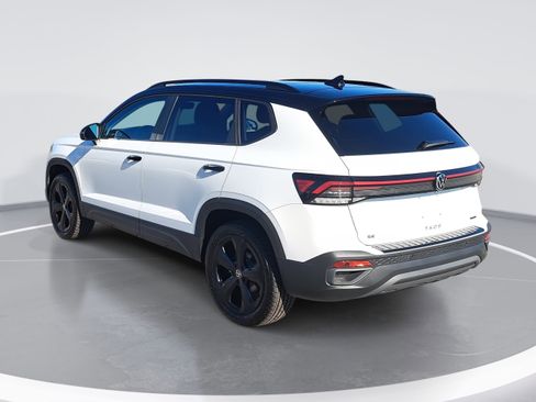 New 2026 Volkswagen Taos SE image 5