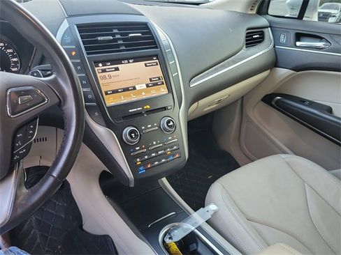 Used 2017 Lincoln MKC Reserve image 24