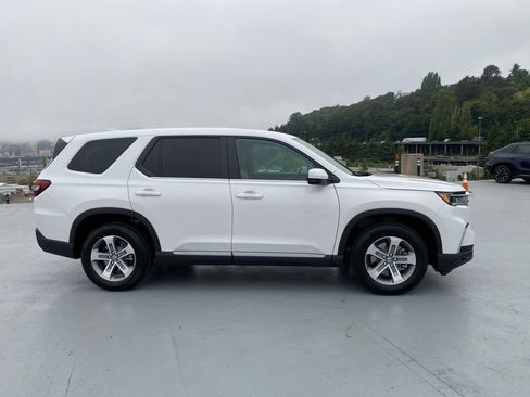 Certified 2025 Honda Pilot EX-L image 3