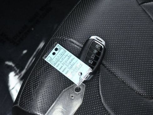 Used 2022 Hyundai Elantra Limited FWD image 20