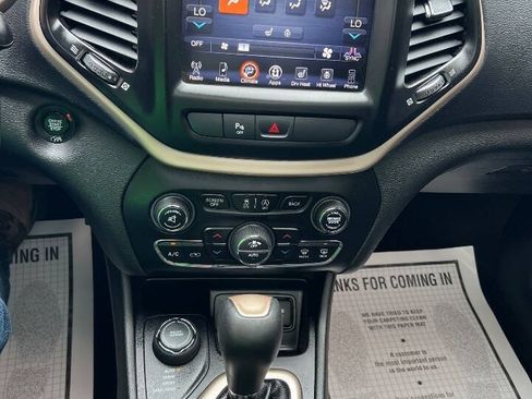 Used 2018 Jeep Cherokee Limited AWD/4WD image 38