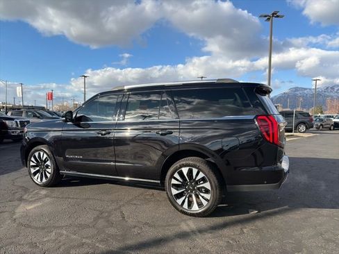 Used 2025 Ford Expedition Platinum w/ Driver's Package image 11