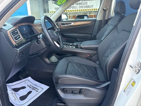 Used 2025 Volkswagen Atlas SE AWD/4WD image 11