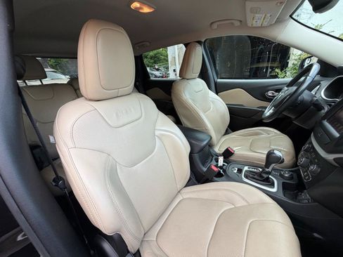 Used 2015 Jeep Cherokee Limited w/ Luxury Group AWD/4WD image 34
