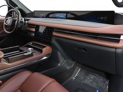 New 2026 Lincoln Navigator L Reserve AWD/4WD image 15