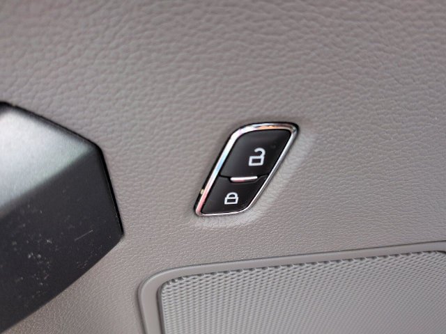 Used 2018 Ford F150 XLT w/ Equipment Group 302A Luxury AWD/4WD image 18