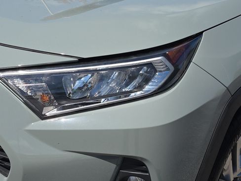 Used 2019 Toyota RAV4 XLE Premium FWD image 29