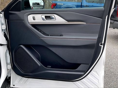 Used 2025 Ford Explorer Active image 22