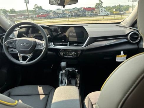 New 2026 Chevrolet Trax ACTIV w/ Sunroof Package FWD image 13
