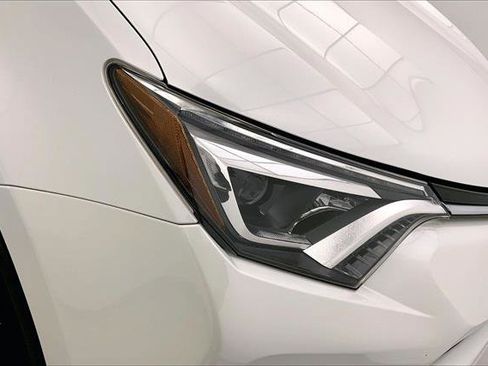 Used 2017 Toyota RAV4 Platinum image 27