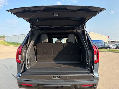 New 2027 Ford Expedition Platinum w/ Stealth Appearance Package AWD/4WD image 7