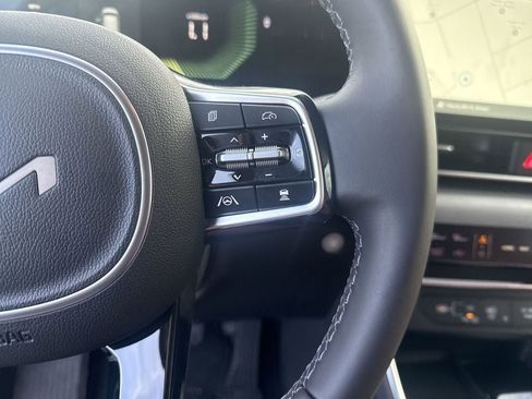 New 2026 Kia Carnival EX image 17