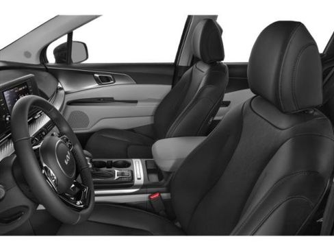 Used 2024 Kia Carnival LX FWD image 12