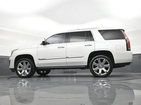 Used 2019 Cadillac Escalade Premium Luxury RWD image 25