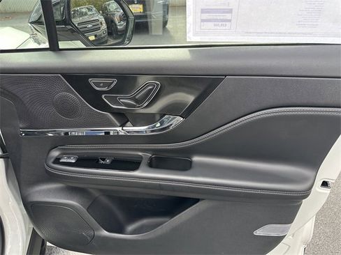 Certified 2023 Lincoln Corsair FWD image 34