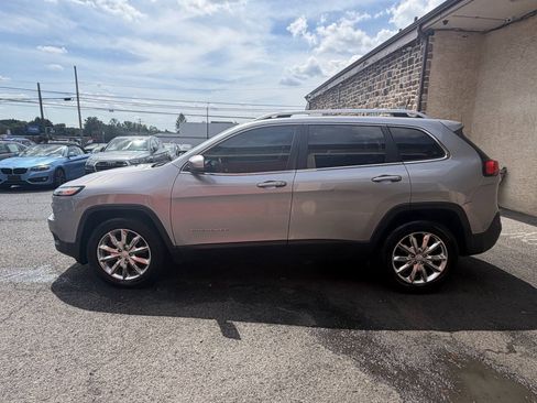 Used 2017 Jeep Cherokee Limited AWD/4WD image 3