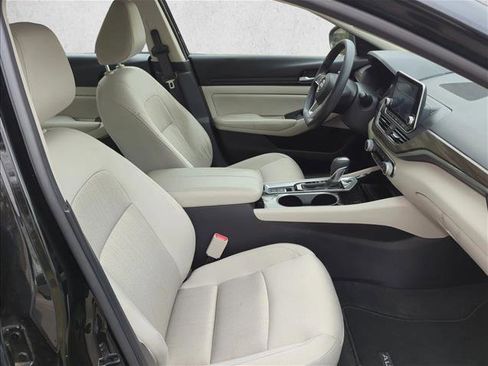 Used 2024 Nissan Altima 2.5 SV AWD/4WD image 25