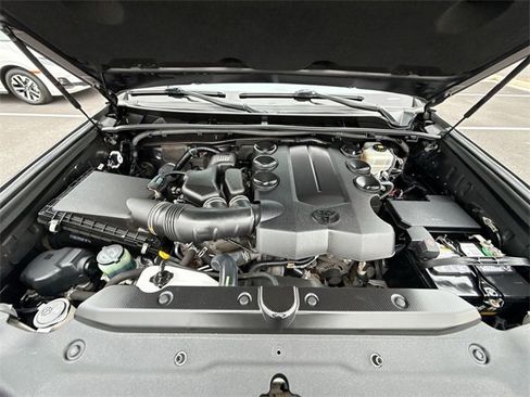 Used 2018 Toyota 4Runner SR5 Premium image 40